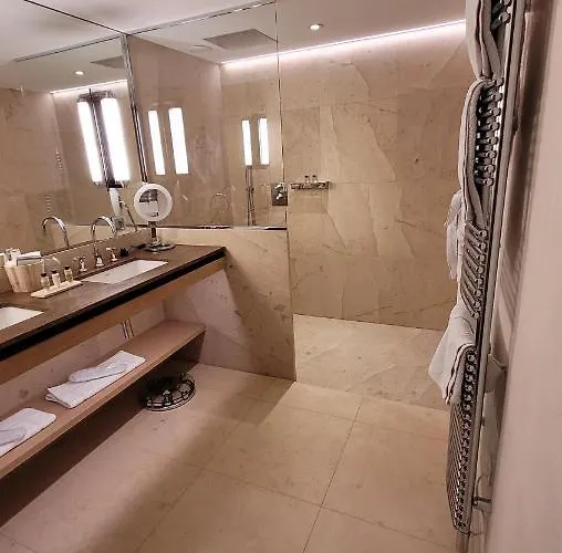 Saint Walfrid Restaurant & Отель Саргемин